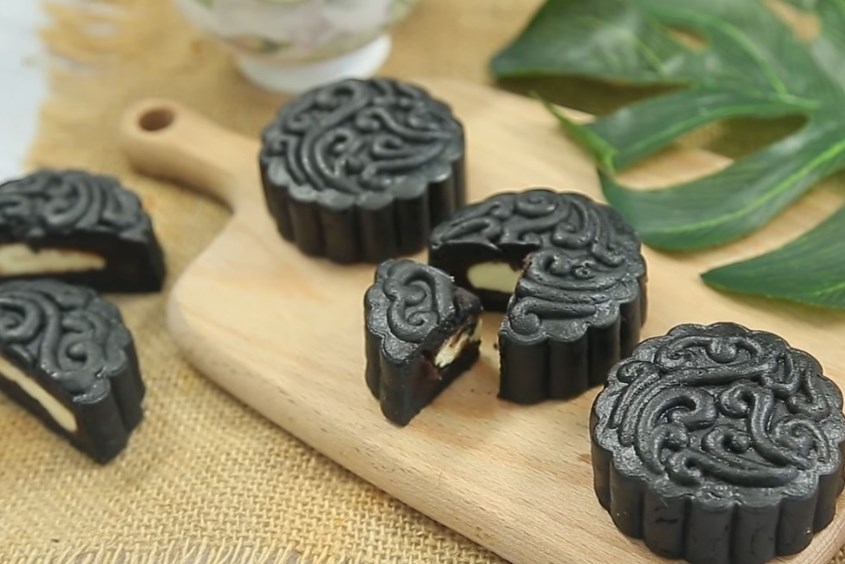 Bánh trung thu bột than tre Bánh trung thu bột than tre