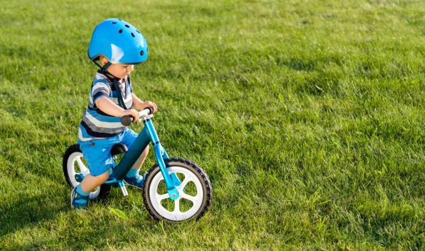 Bé 5 tuổi sẽ thích nhữ trò chơi vận động như đi xe đạp