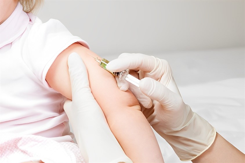 Bé 6 tuổi cần tiêm phòng thủy đậu