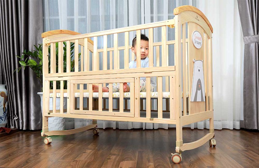 Cũi gỗ có không gian rộng, thoải mái và lý tưởng cho các bé tới 5 tuổi