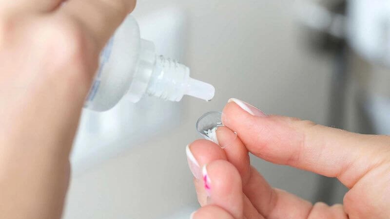 Khử trùng kính áp tròng đúng cách có thể giúp ngăn ngừa bệnh Khử trùng kính áp tròng đúng cách có thể giúp ngăn ngừa bệnh