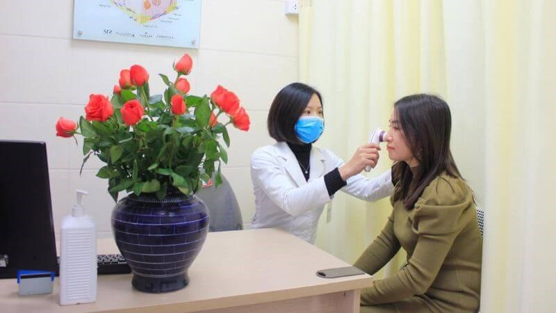 Thăm khám lâm sàng có thể giúp bác sĩ chẩn đoán bệnh da vảy cá