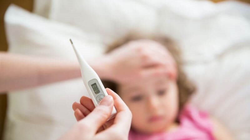 Đau răng kèm theo sốt là dấu hiệu cần đến khám bác sĩ