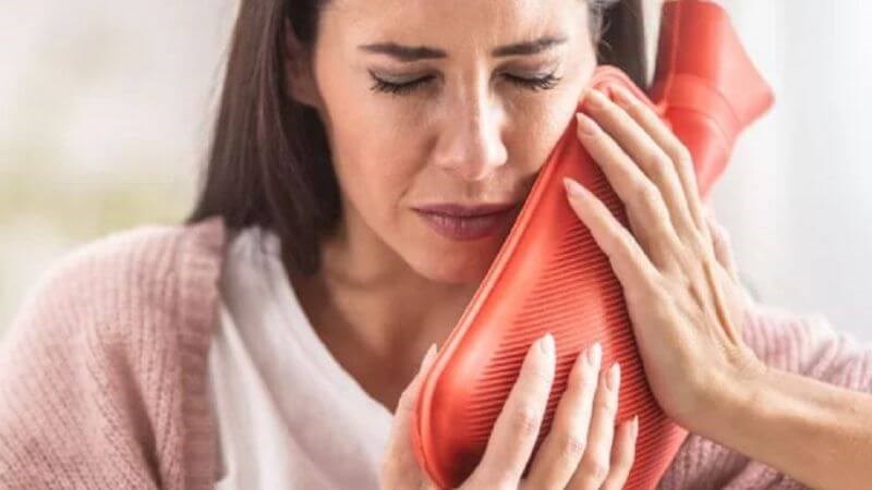 Chườm đá có thể giảm đau răng tạm thời