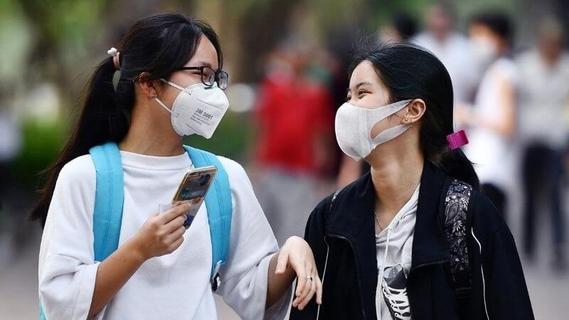 Đeo khẩu trang khi ra ngoài có thể giúp phòng ngừa bệnh giãn phế quản Đeo khẩu trang khi ra ngoài có thể giúp phòng ngừa bệnh giãn phế quản