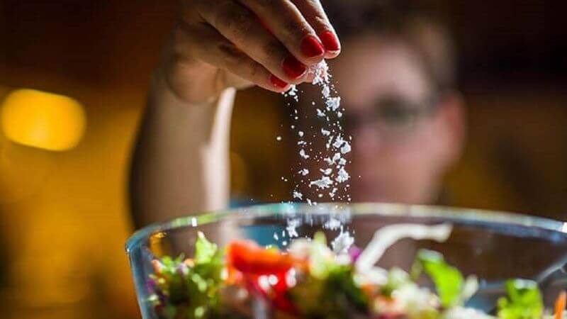 Chế độ ăn giảm muối giúp người bệnh sống chung với hội chứng Brugada