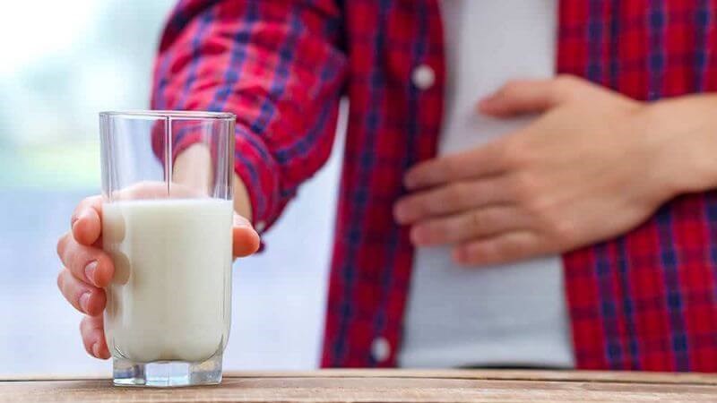 Không dung nạp lactose là tình trạng thiếu hụt enzyme lactase gây đau bụng