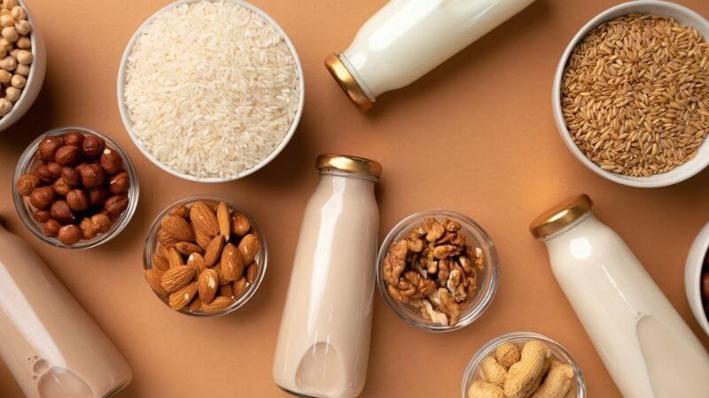 Người bệnh nên thay thế sữa bò, sữa bột bằng các loại sữa hạt để giảm triệu chứng