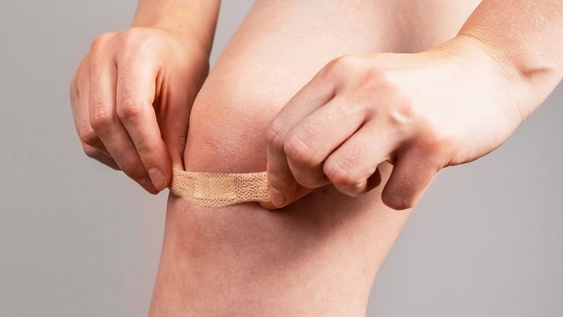 Bệnh lậu có thể lây qua đường vết thương nếu như có tiếp xúc trực tiếp với vi khuẩn
