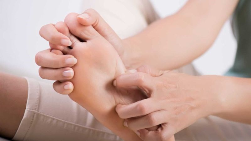 Bệnh nhân bị nấm kẽ chân thường cảm thấy ngứa ngáy, châm chích nên sẽ được kê thuốc kháng histamin để làm giảm tình trạng này.