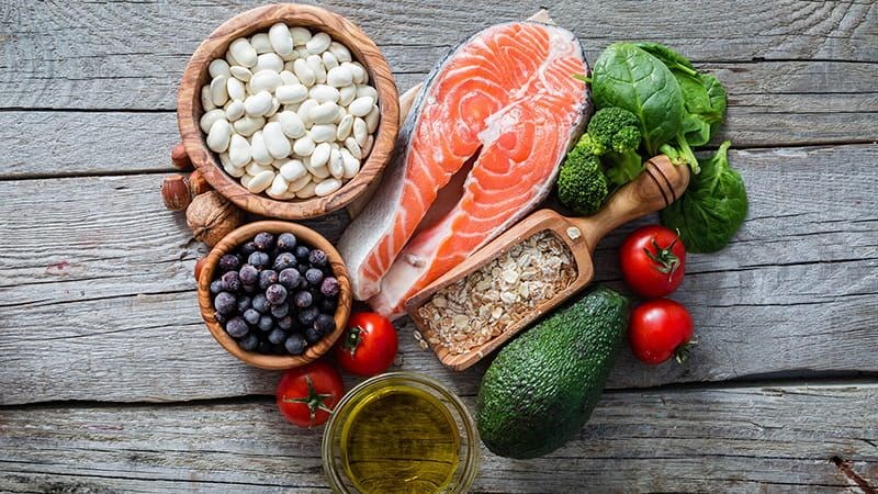 Chế độ ăn uống lành mạnh giúp phòng ngừa viêm nhiễm lỗ rò luân nhĩ