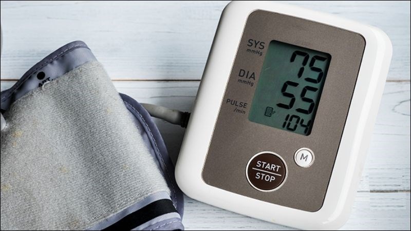 Không nên uống nước dừa khi huyết áp thấp