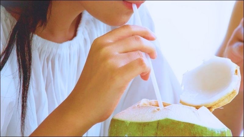 Phụ nữ tiểu đường thai kỳ hoàn toàn có thể uống nước dừa nhưng với lượng vừa phải