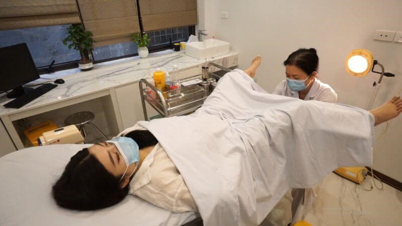 Khám phụ khoa sẽ giúp bác sĩ chẩn đoán ung thư âm đạo