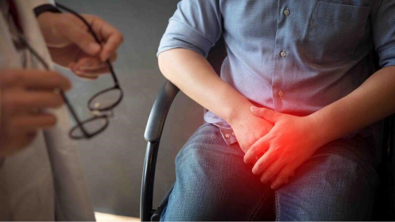 Đau âm ỉ vùng bìu có thể là triệu chứng sớm của bệnh Đau âm ỉ vùng bìu có thể là triệu chứng sớm của bệnh