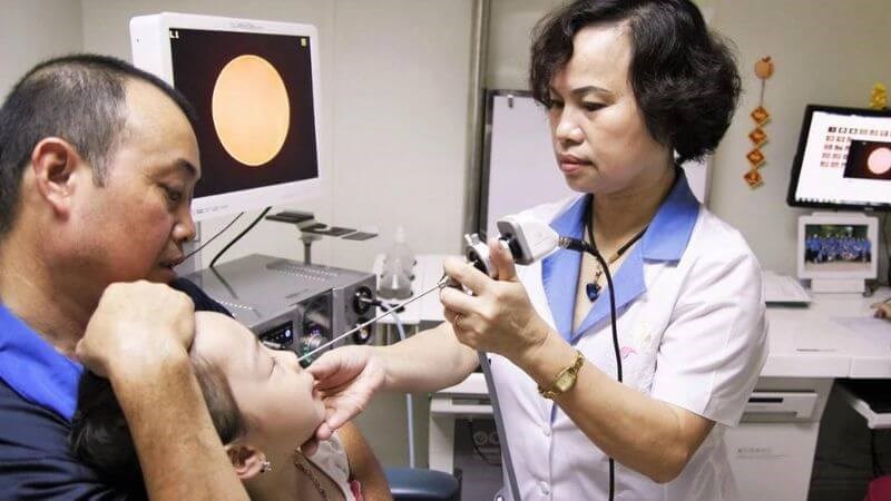 Nội soi tai mũi họng có thể giúp bác sĩ chẩn đoán nguyên nhân gây bệnh Nội soi tai mũi họng có thể giúp bác sĩ chẩn đoán nguyên nhân gây bệnh