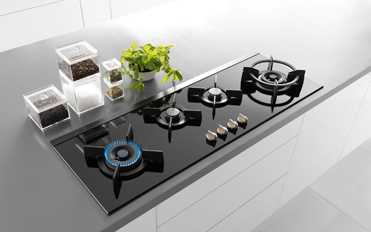 Bếp ga 4 vùng nấu sử dụng trong những gia đình nhiều thành viên
