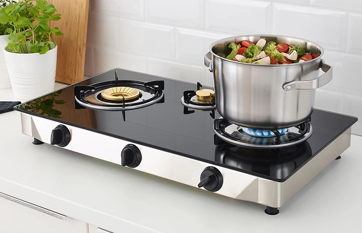 Bạn có thể sử dụng bếp gas để luộc rau, nướng thịt hoặc nấu canh,...