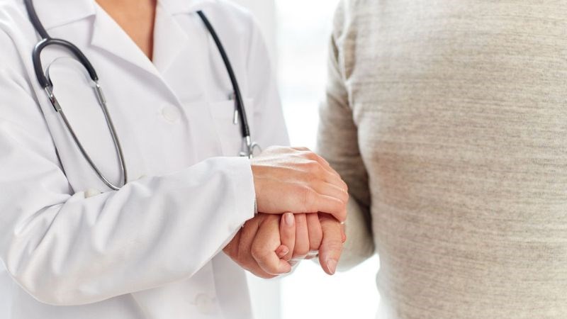 Nếu gặp các triệu chứng như trên, hãy đến gặp bác sĩ càng sớm càng tốt