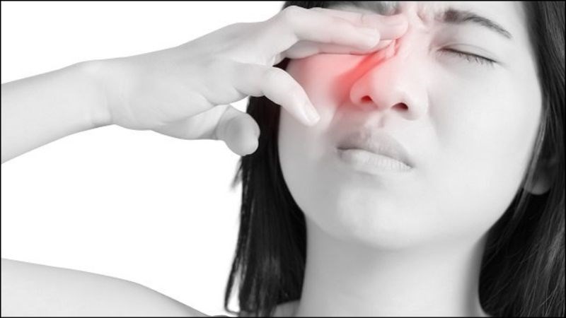 Hành động dụi mắt sẽ làm tăng cơ hội cho vi khuẩn xâm nhập vào đôi mắt