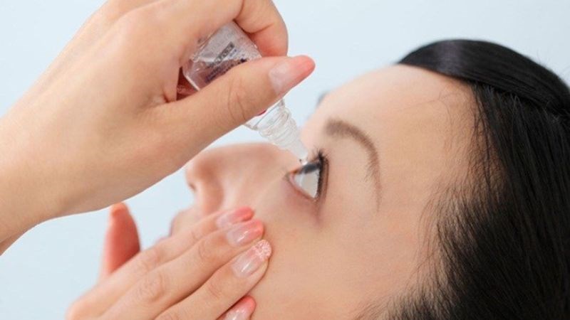 Bạn nên vệ sinh mắt ít nhất 2 lần/ ngày