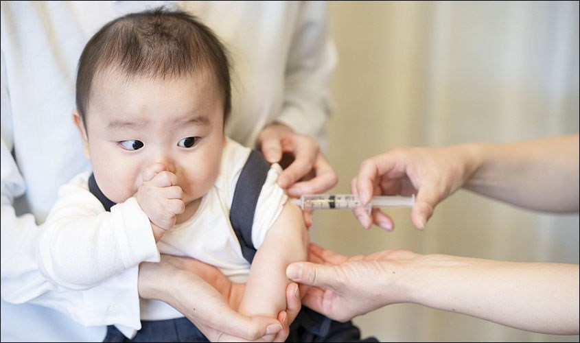 Cần tiêm vắc xin để phòng tránh trẻ sốt kéo dài