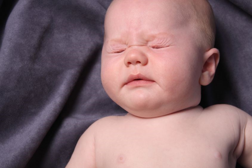 Trẻ sơ sinh bị sổ mũi là một hiện tượng rất thường gặp Trẻ sơ sinh bị sổ mũi là một hiện tượng rất thường gặp