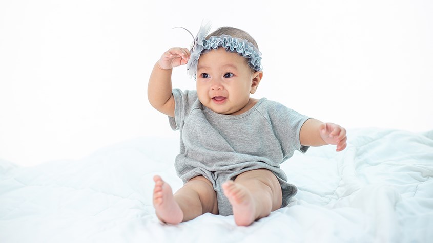 Trẻ 9 tháng tuổi bắt đầu bước vào giai đoạn phát triển tư duy và thể chất.