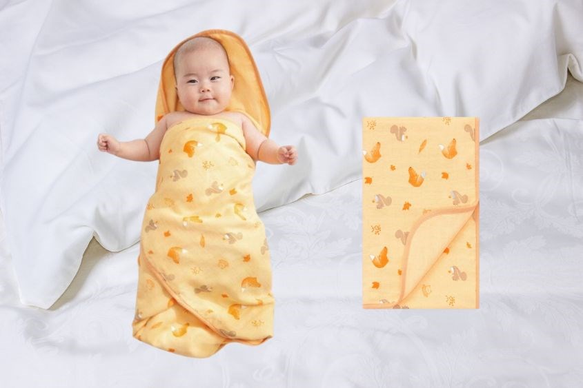 Khăn xô cotton Lullaby NH638P 95x75 cm màu cam in cáo có chất liệu mềm mại, an toàn, thoáng khí