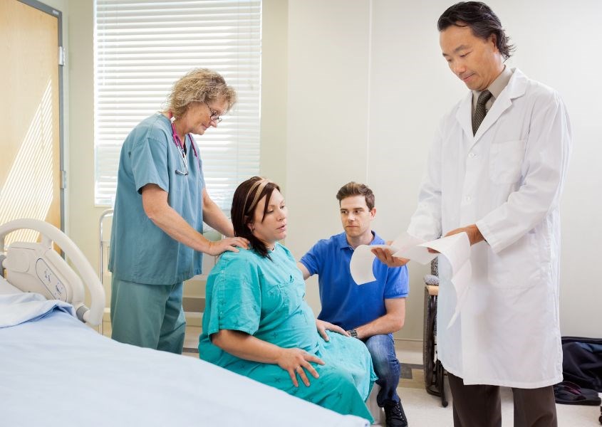 Giai đoạn chuyển dạ diễn ra theo 3 giai đoạn. Nguồn ảnh canva