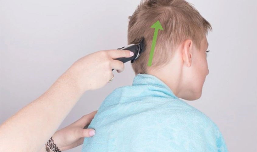 Cắt tóc ở vị trí gáy trước Cắt tóc ở vị trí gáy trước