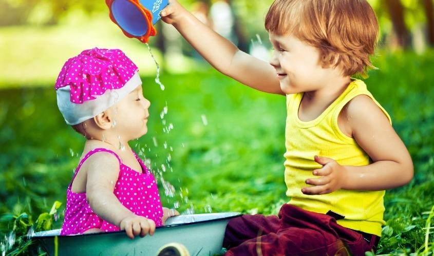 Chất liệu vải thấm hút mồ hôi giúp con thoải mái vui chơi ngày hè