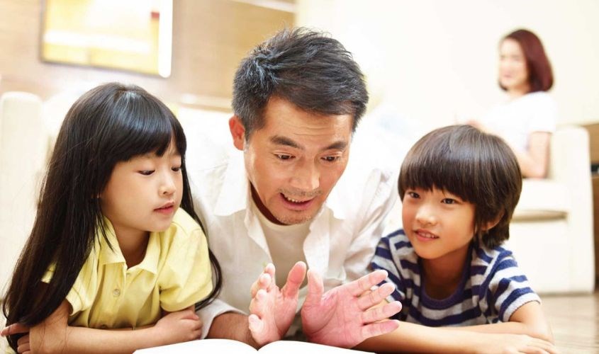 Truyền đạt thông tin dạy bảo rõ dàng giúp bé dễ dàng tiếp thu thực hiện. Nguồn: Internet