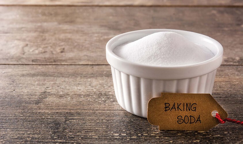Giặt khăn tắm bằng baking soda sẽ giúp khăn mềm hơn, ngăn ngừa ố vàng