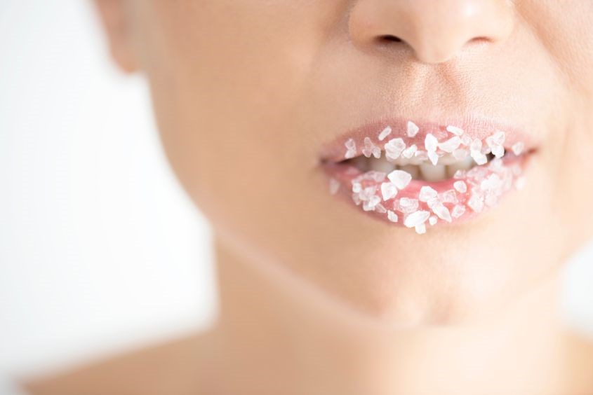 Cách làm son dưỡng môi từ mật ong