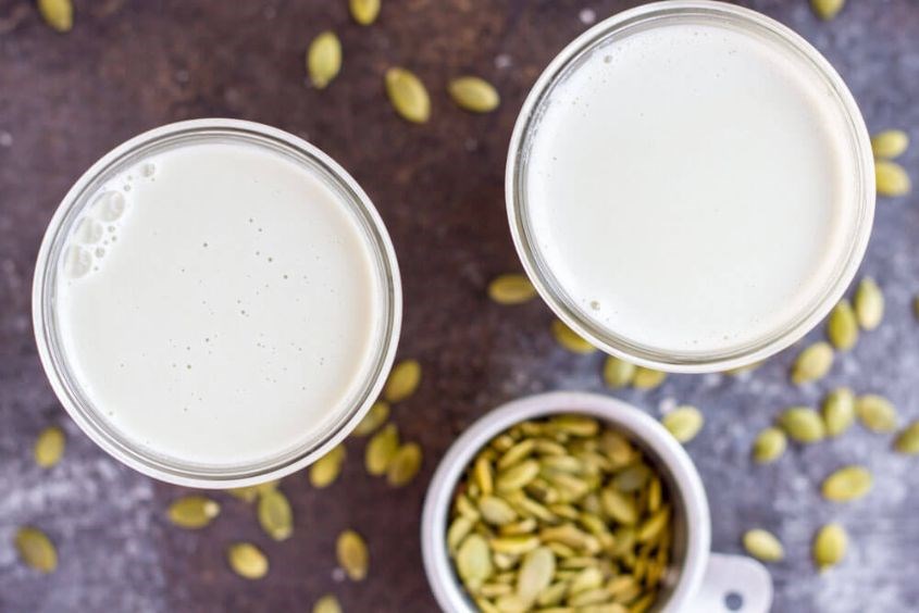 Mách mẹ cách làm sữa hạt bí béo ngậy cho cả nhà