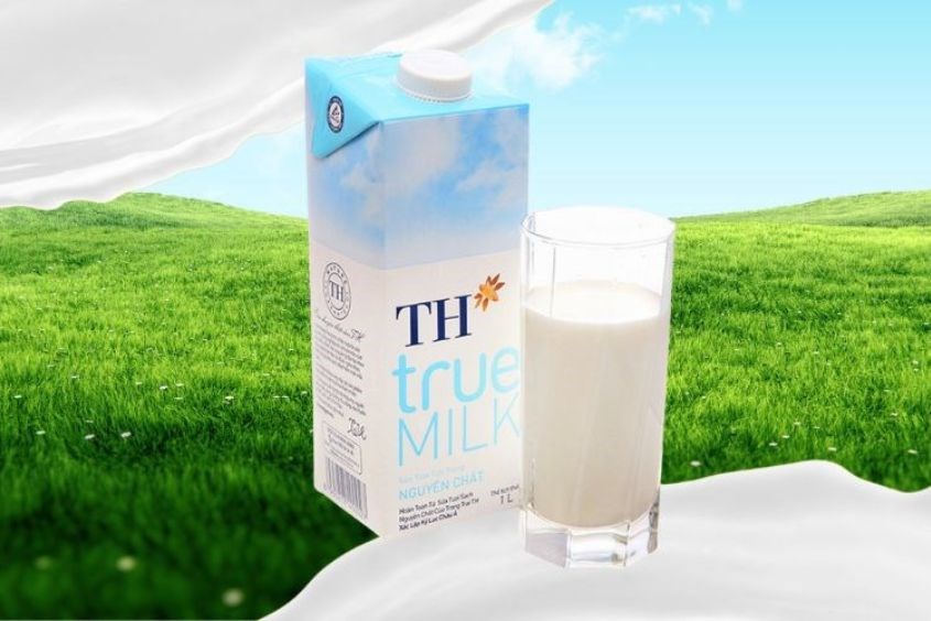 Sử dụng sữa tươi để nấu sữa bí đỏ cho bé