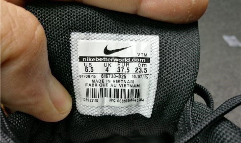 Sở hữu một đôi giày Nike chính hãng là giấc mơ của rất nhiều tín đồ bóng đá. Với chất liệu bền bỉ, đường may tỉ mỉ và thiết kế đẹp mắt, Nike là thương hiệu đem đến cho bạn những trải nghiệm đáng giá tuyệt vời. Không còn vấn đề gian lận hàng hóa, bạn sẽ hoàn toàn yên tâm với sản phẩm Nike chính hãng mà chúng tôi cung cấp.
