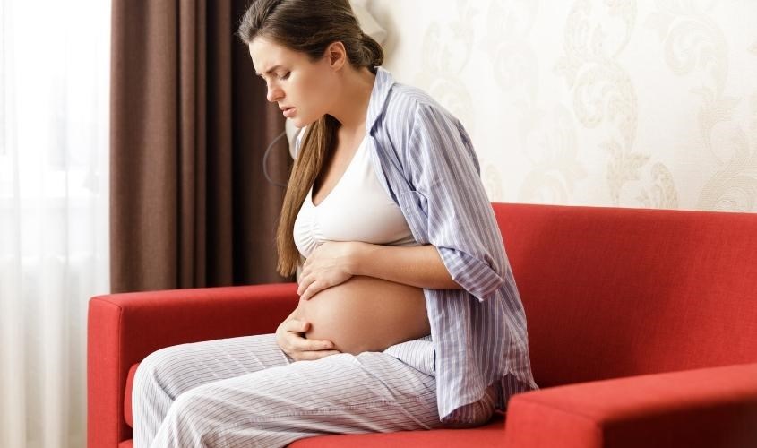 Dấu hiệu mẹ có thể dễ dàng nhận biết khi uống phải sữa giả là dị ứng gây nôn ói