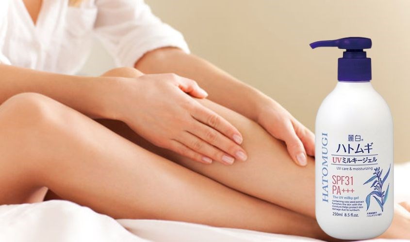  Sữa dưỡng thể Hatomugi giúp da căng bóng mịn màng