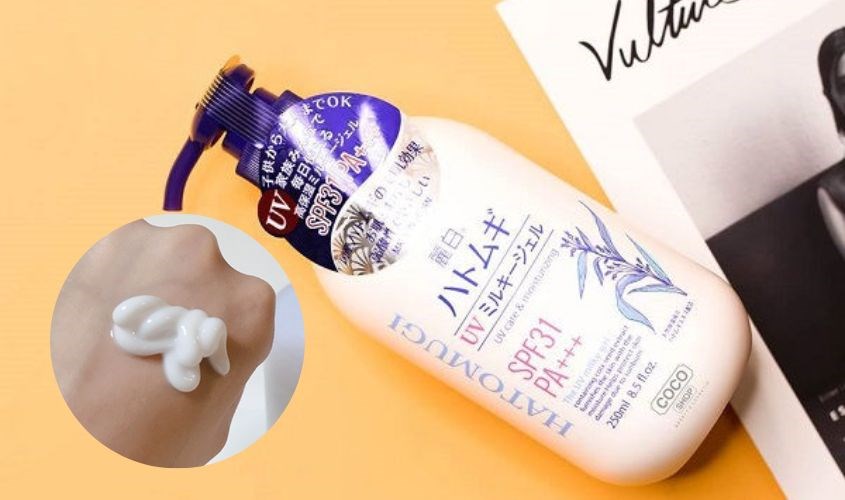 Hatomugi chính hãng sẽ có kết cấu gel lỏng màu trắng sữa
