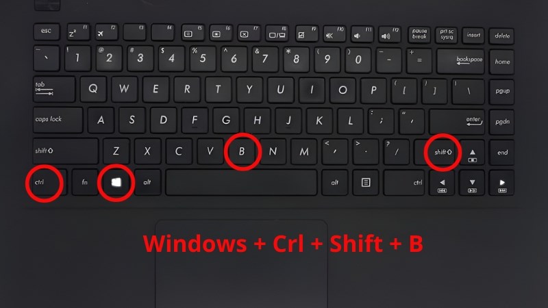 Dùng tổ hợp phím Windows + Crl + Shift + B để restart máy tính