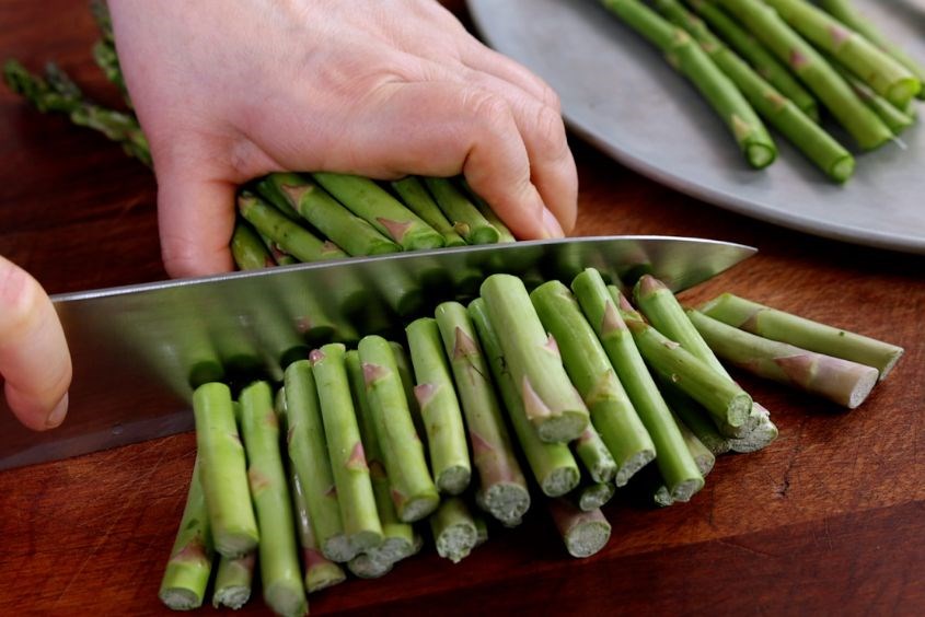 Cách sơ chế rau củ cho bé ăn dặm đơn giản