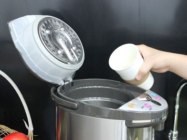 Sử dụng giấm để loại bỏ cặn trong bình thuỷ điện Sharp