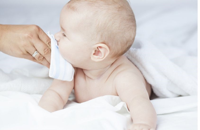 Khăn khô đa năng lau miệng sau khi bú