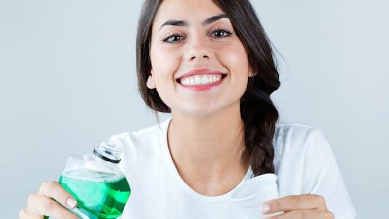 Không được nuốt nước súc miệng để tránh bị kích ứng