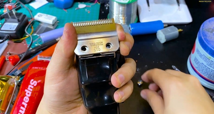 Cách thay lưỡi đối với tông đơ barber