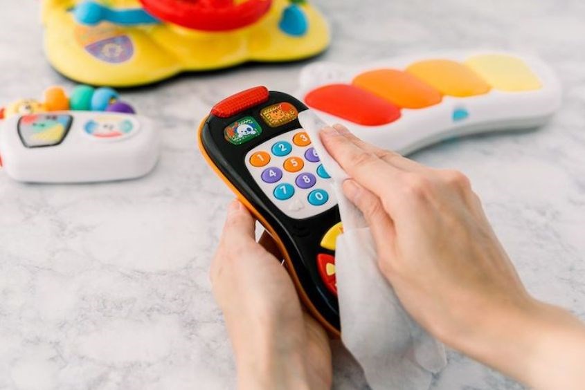 Cách vệ sinh đồ chơi cho bé sạch sẽ nhất