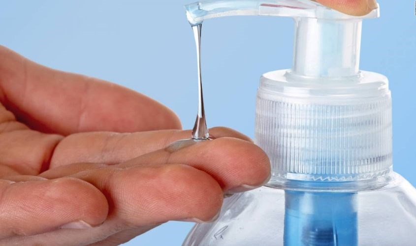 Sử dụng dung dịch vệ sinh an toàn cho da bé