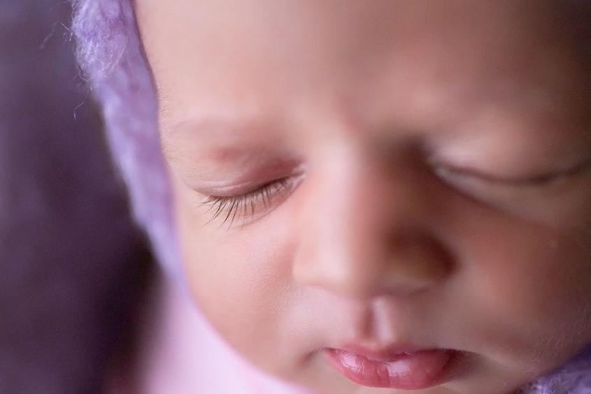 Cắt lông mi cho trẻ sơ sinh có làm mi dài